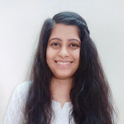 Headshot Javeria Husain